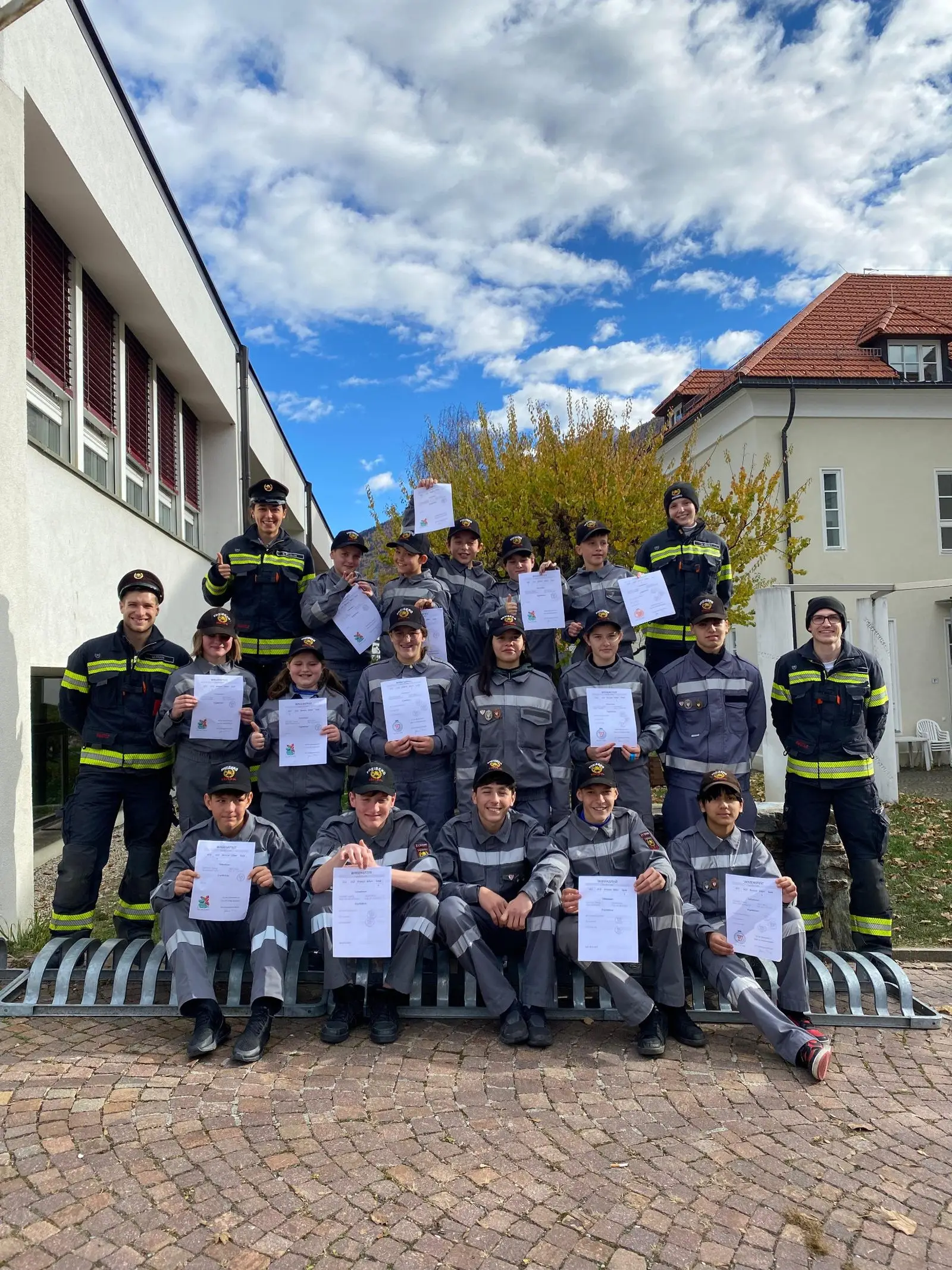 Jugendfeuerwehr nach dem erfolgreich absolvierten Wissenstest